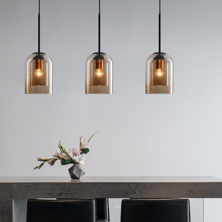 "Doppelglas-Pendelleuchte aus Rauchglas mit rostigem Finish, elegantes Design für moderne Inneneinrichtung."