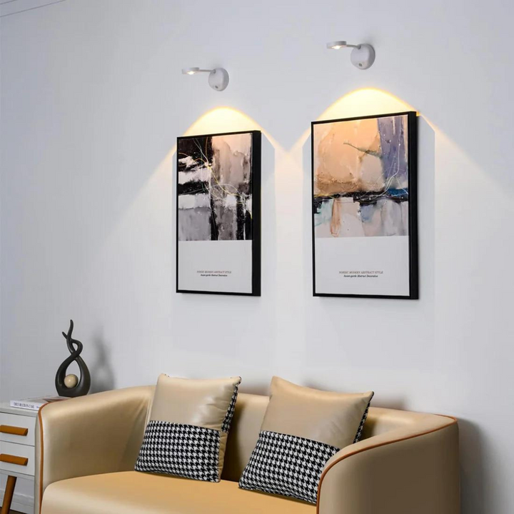 "Drahtloser LED Spot mit Bewegungssensor, modernes Design, verstellbar, warmes bis kühles Licht, einfache Montage."