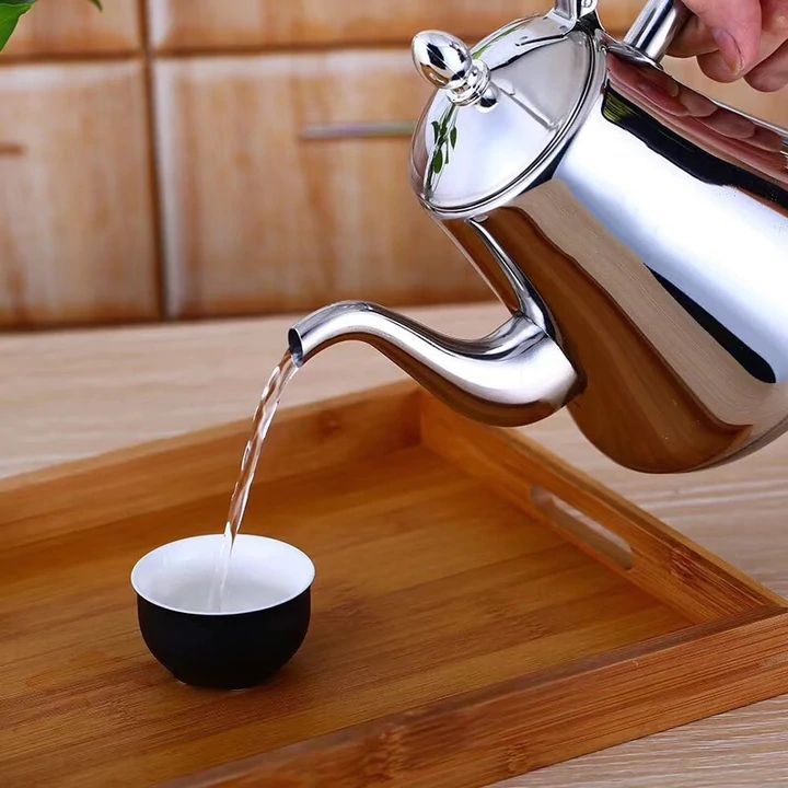 Edelstahl Induktions-Wasserkocher mit integriertem Filter, energiesparend, stilvolles Design, schnelle Erhitzung.