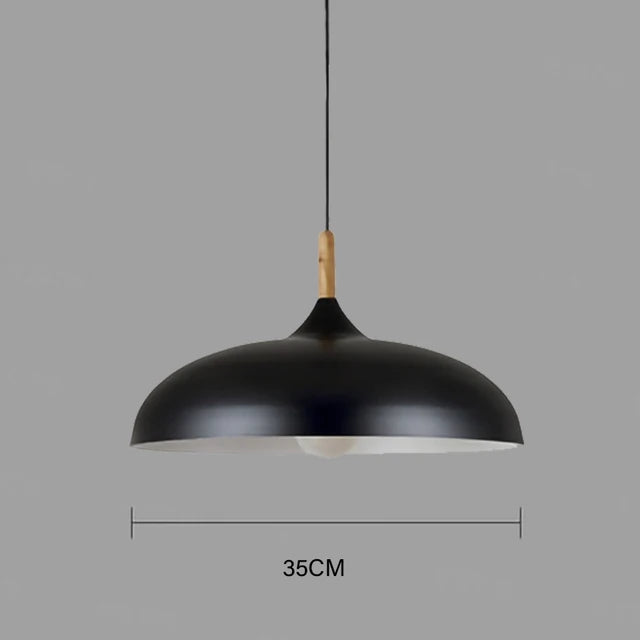 Eichenholz-Deckenleuchte im skandinavischen Design mit LED, Kombination aus Eisen und Eiche, minimalistisch und elegant.