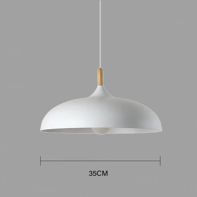 Eichenholz-Deckenleuchte im skandinavischen Design mit LED, Kombination aus Eisen und Eiche, minimalistisch und elegant.