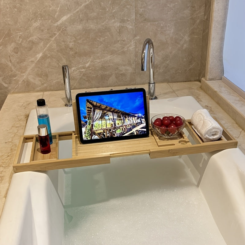 Elegant verstellbare Bambus-Badewannenablage mit Kerze und Getränk, perfekt für entspannende Spa-Momente zu Hause.