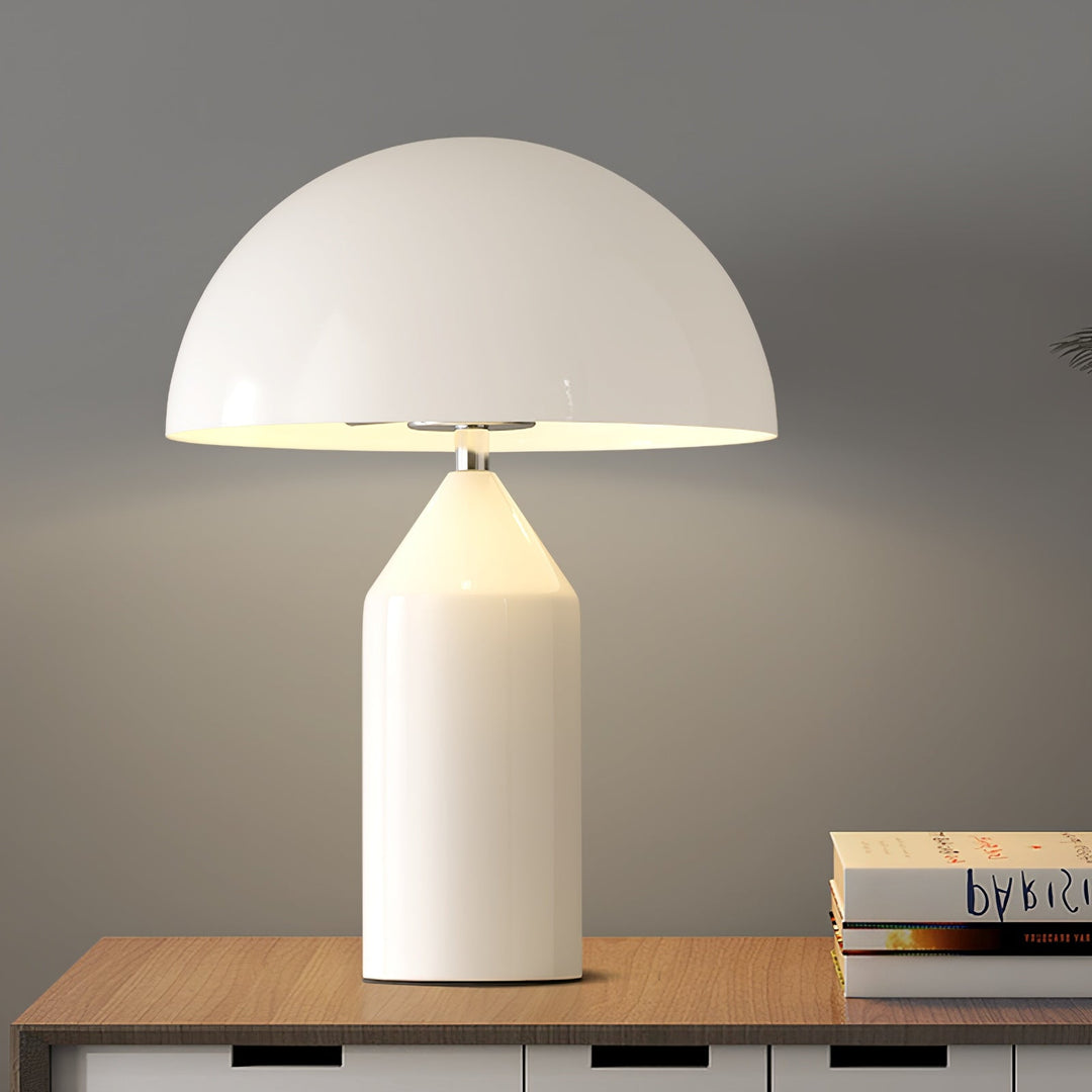 "Elegante Atollo Tischleuchte, geometrisches Design aus Zylinder, Kegel, Halbkugel, in edlem Metallfinish für stilvolles Zuha