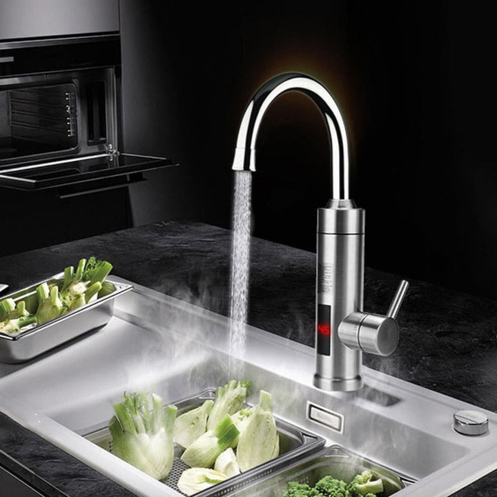 "Elegante elektrische Küchenarmatur mit Touch- und Bewegungssensor, stilvolles Design auf Edelstahl gefertigt."