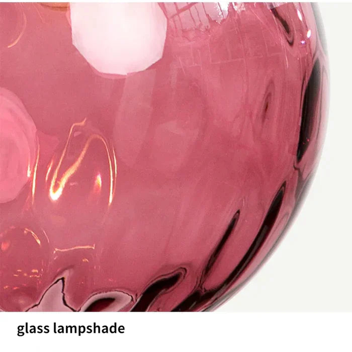 "Elegante Glas-Kugel-Hängeleuchte mit warmem Licht, ideal für eine stilvolle Inneneinrichtung im Wohnzimmer oder Schlafzimmer