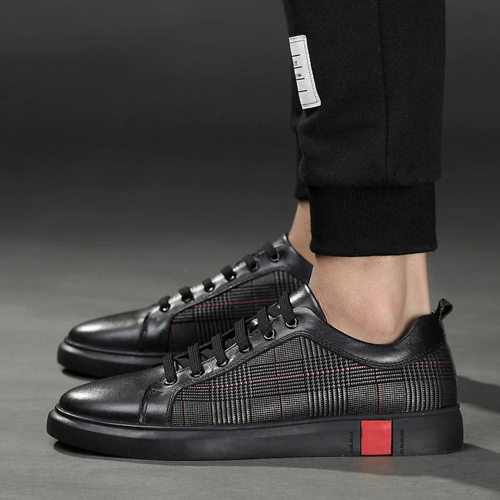 Elegante Herren Ledersneakers, handgefertigt in Italien, aus weichem Kalbsleder mit rutschfester Gummisohle und zeitlosem Des