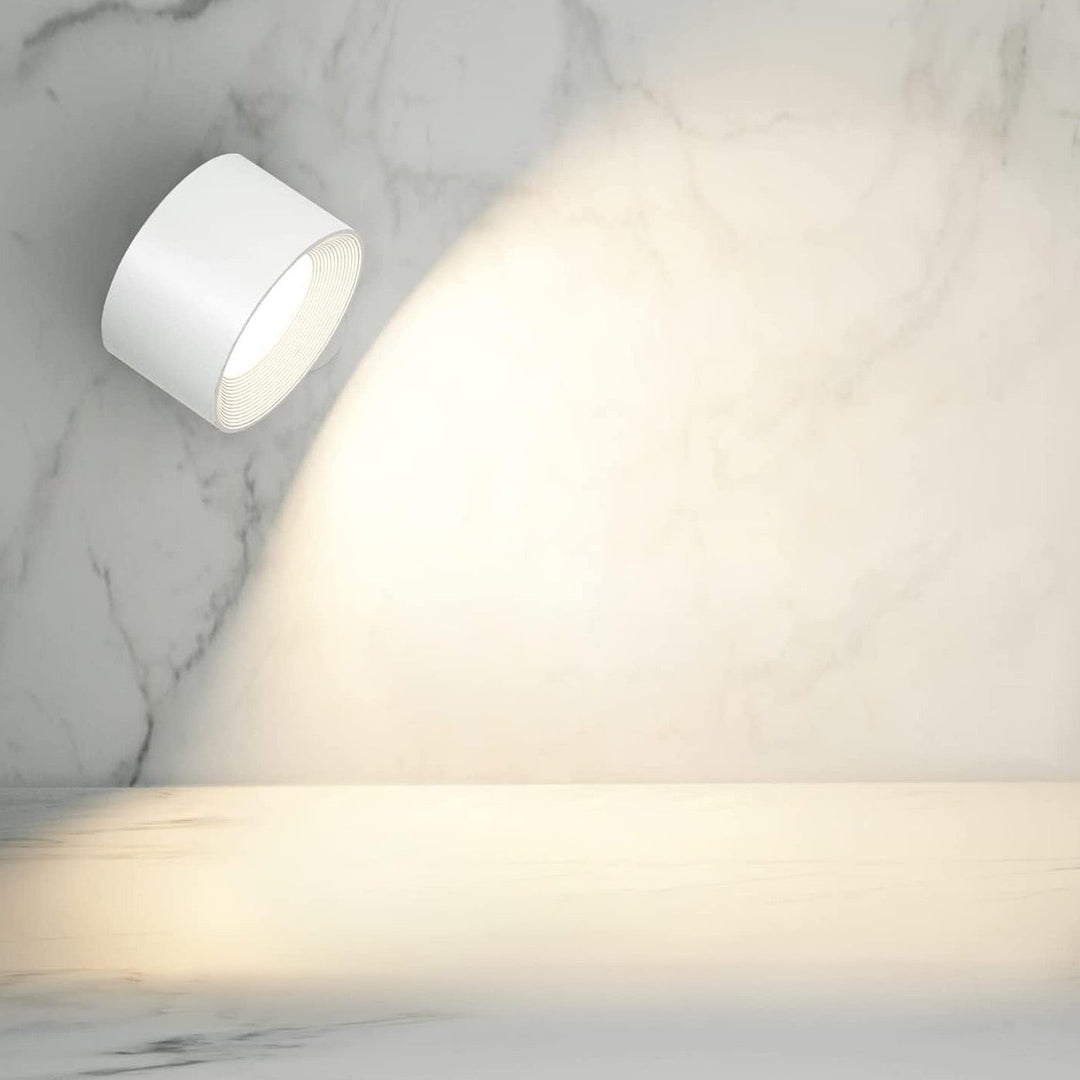 "Elegante kabellose Wandleuchte, schwarz, seitliche Ansicht, dimmbare LED mit 360° drehbarem Licht, flexibel positionierbar."