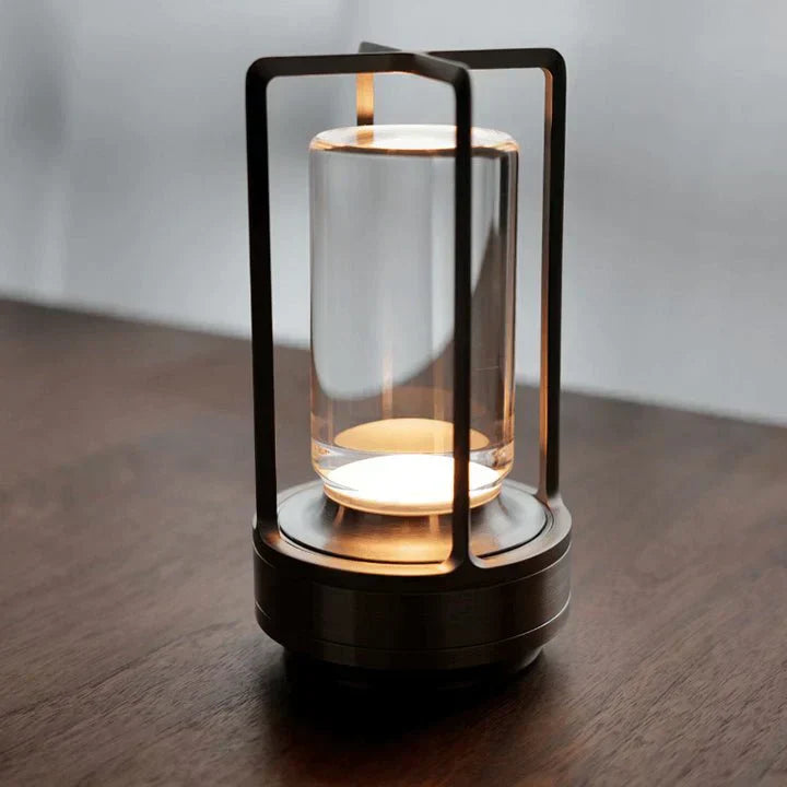 Elegante Kristall-Tischlampe mit Edelstahl, Touch-Bedienung und dimmbarer Beleuchtung in luxuriösem Design.
