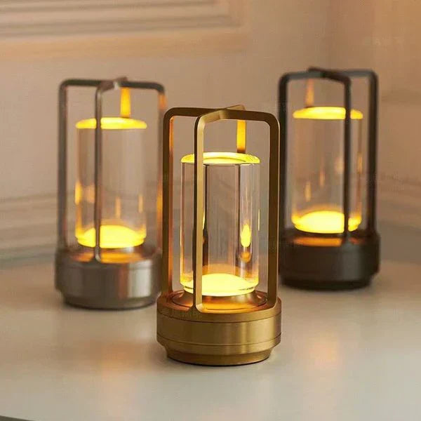Elegante Kristall-Tischlampe mit Edelstahl, Touch-Bedienung und dimmbarer Beleuchtung in luxuriösem Design.