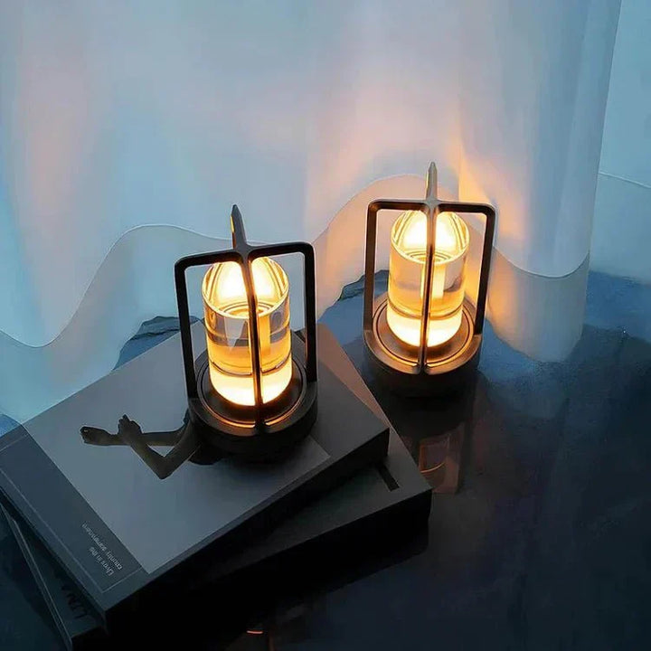 Elegante Kristall-Tischlampe mit Edelstahl, Touch-Bedienung und dimmbarer Beleuchtung in luxuriösem Design.
