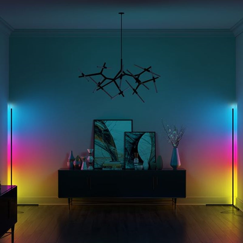 "Elegante LED-Eck-Stehleuchte, dimmbar, schlankes Design in Schwarz/Weiß, variabel einstellbares RGB- und Weißlicht."