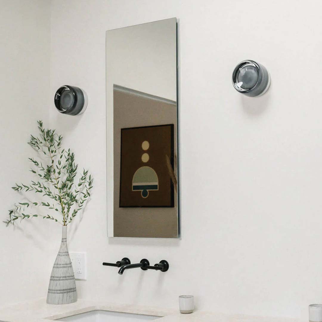 "Elegante LED-Wandleuchte in modernem Design aus Acryl und Aluminium, perfekter Akzent für stilvolle Innenräume"