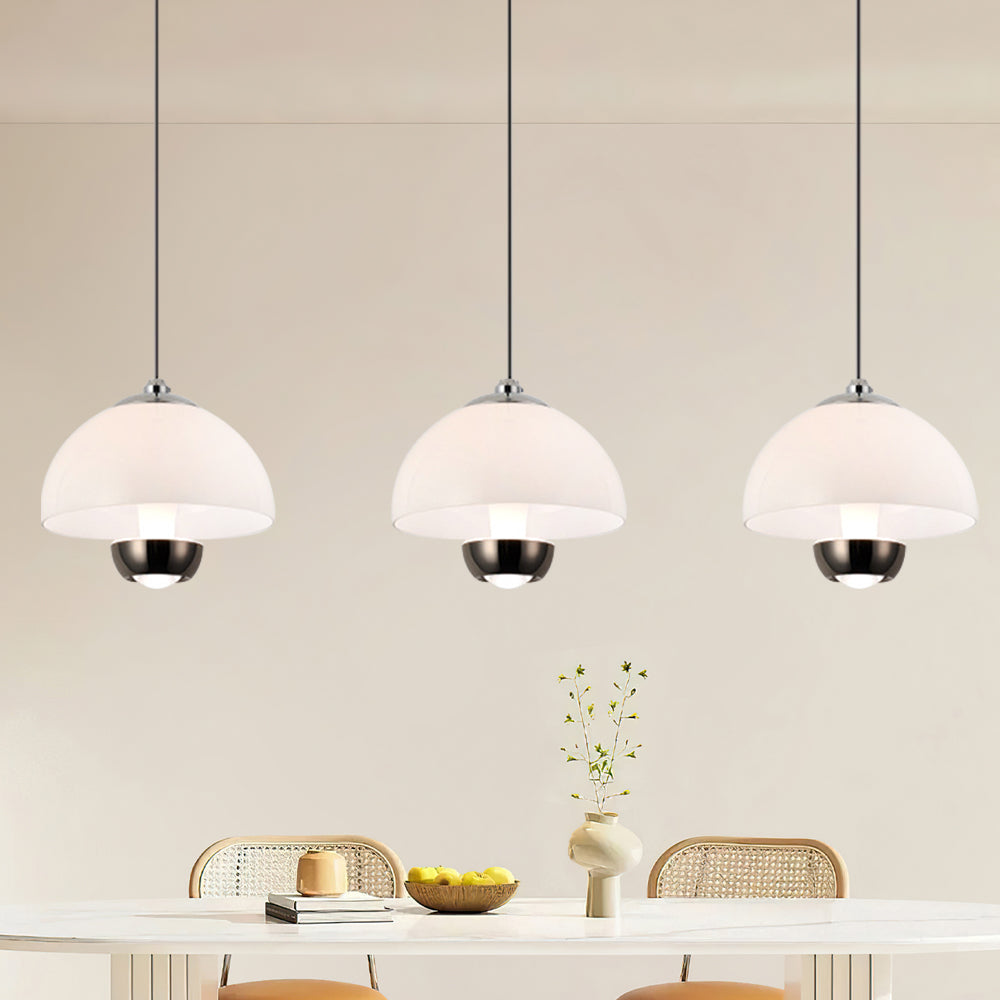 "Elegante Nordic-Kitchen-Pendelleuchte mit drei bernsteinfarbenen Glasschirmen für moderne Küchen und Esszimmer."