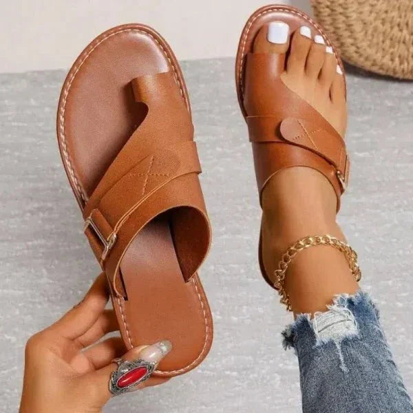 "Elegante orthopädische Ledersandalen für Frauen, ideal zur Korrektur von Hallux Valgus, in Braun, Schwarz und Weiß."
