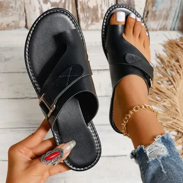 "Elegante orthopädische Ledersandalen für Frauen, ideal zur Korrektur von Hallux Valgus, in Braun, Schwarz und Weiß."