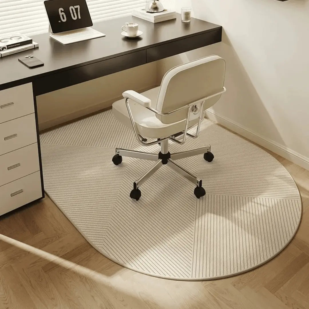 "Elegante, rechteckige Bürostuhlmatte aus Kurzschlingen-Velours, schützt Böden im modernen Büro vor Kratzern und Dellen."