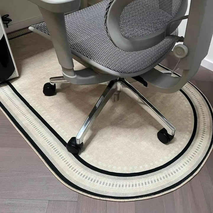 "Elegante, rechteckige Bürostuhlmatte aus Kurzschlingen-Velours, schützt Böden im modernen Büro vor Kratzern und Dellen."