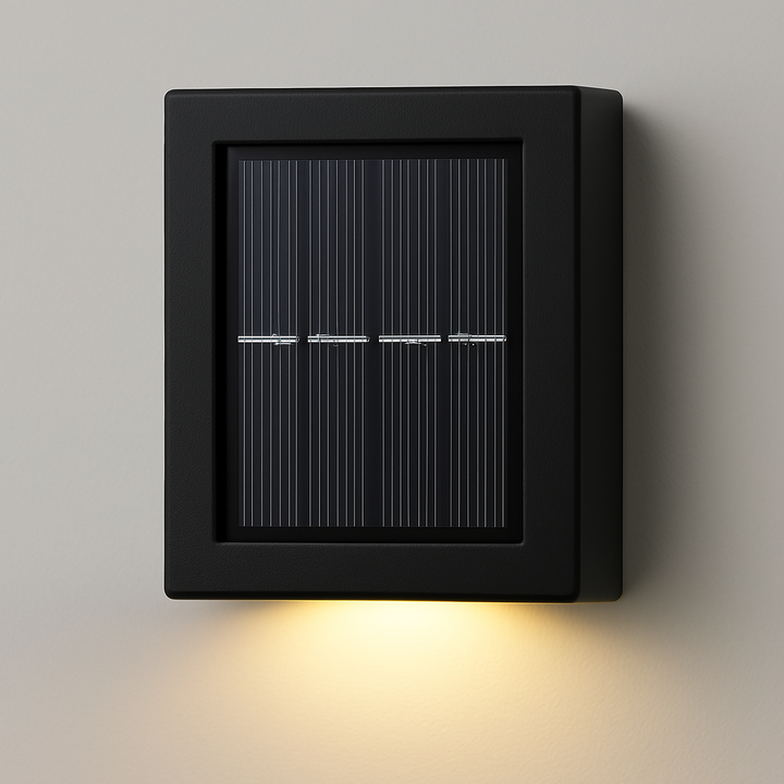 "Elegante Solar-LED-Wandlampe mit warmweißem Licht, wetterfest, solarbetrieben, ideal für Terrasse und Gartenbeleuchtung."