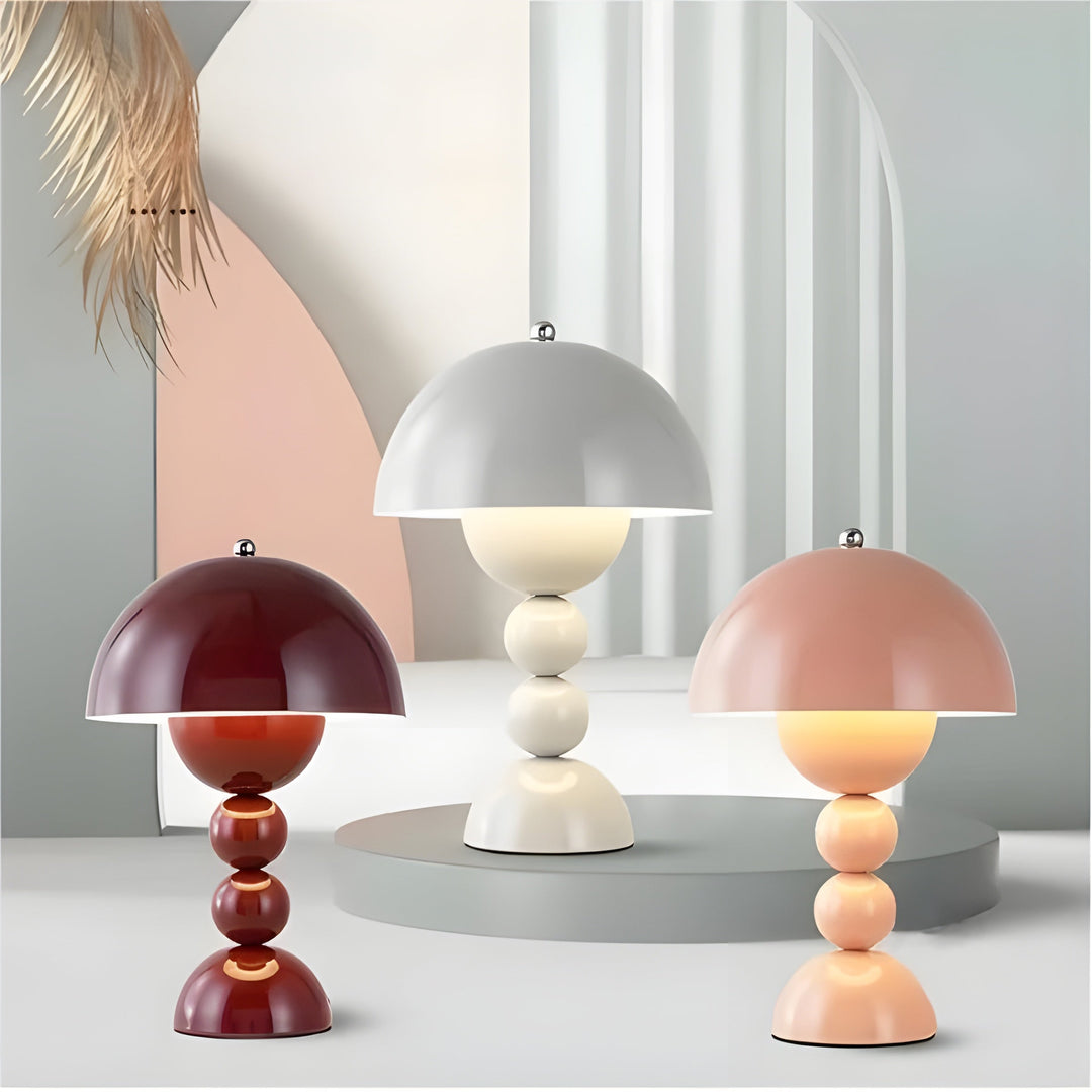 Elegante Tischlampe im skandinavischen Stil mit dimmbarem LED-Licht und weißen Akzenten, inspiriert von Blumen.