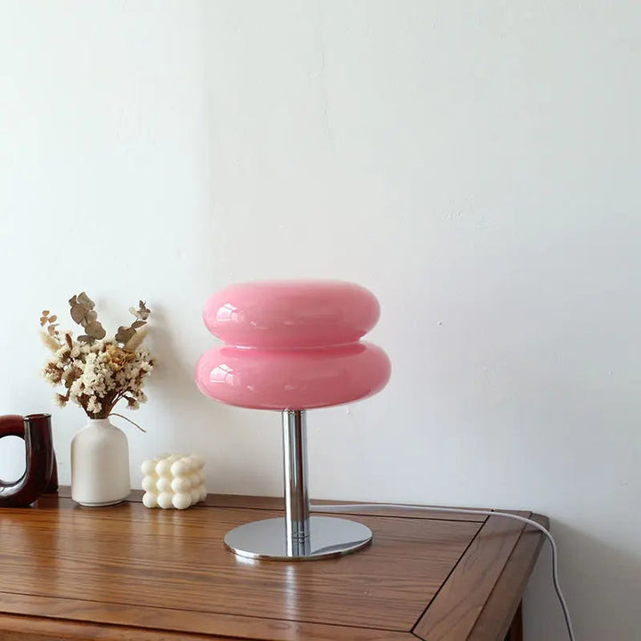 "Elegante Vintage Bauhaus Tischlampe mit dimmbaren Optionen und kabellosem Design, in Beige Gelb und Rosa erhältlich."