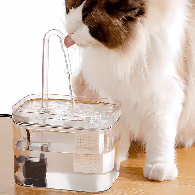 "Eleganter Edelstahl Tiertrinkbrunnen mit leisem Motor und effektivem Filter, ideal für frisches Wasser für Haustiere."