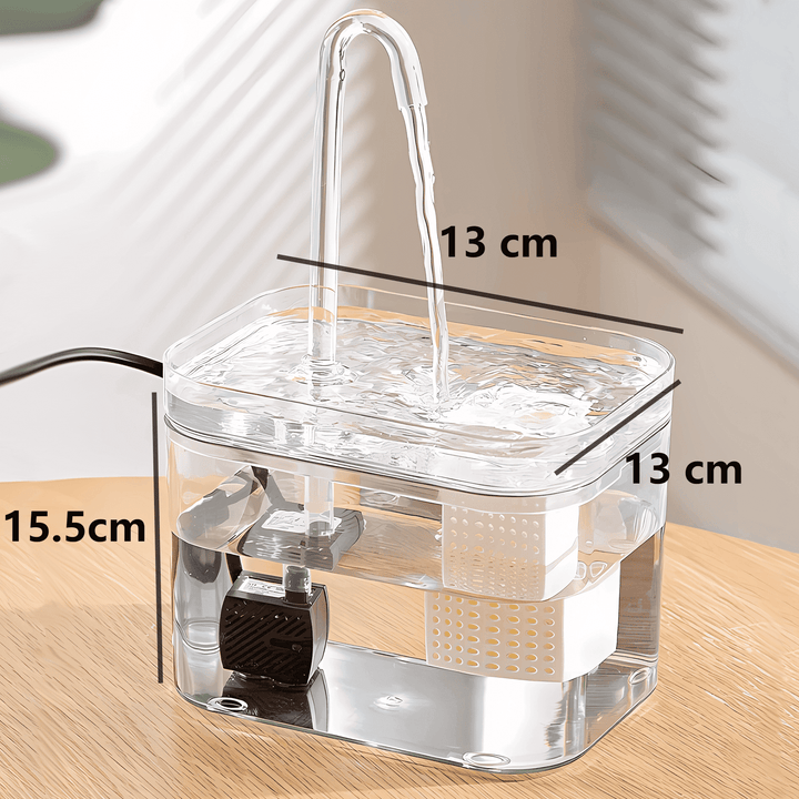 "Eleganter Edelstahl Tiertrinkbrunnen mit leisem Motor und effektivem Filter, ideal für frisches Wasser für Haustiere."
