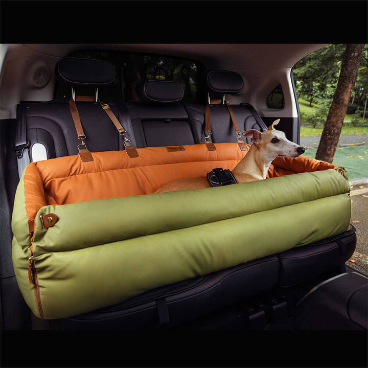 Eleganter Kunstleder-Hundeautositz in Schwarz, komfortabel mit Sicherheitsleinen und Polsterung, stilvoll für Reisen.