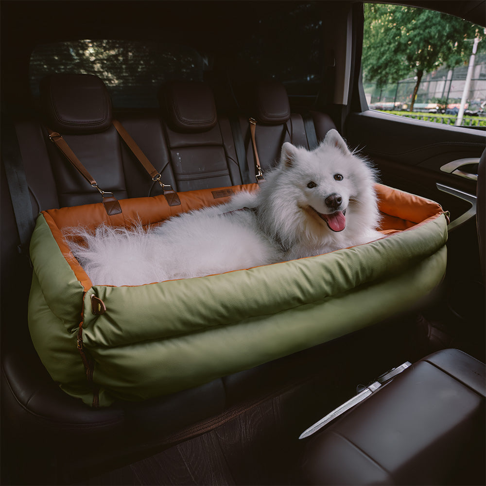 Eleganter Kunstleder-Hundeautositz in Schwarz, komfortabel mit Sicherheitsleinen und Polsterung, stilvoll für Reisen.