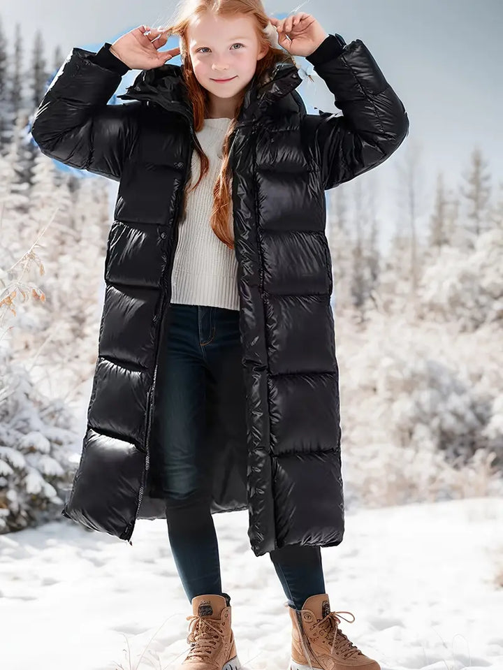 "Eleganter langer Wintermantel für Mädchen in Schwarz mit Kapuze, ideal für kalte Tage. Kinderbekleidung Wintermode"