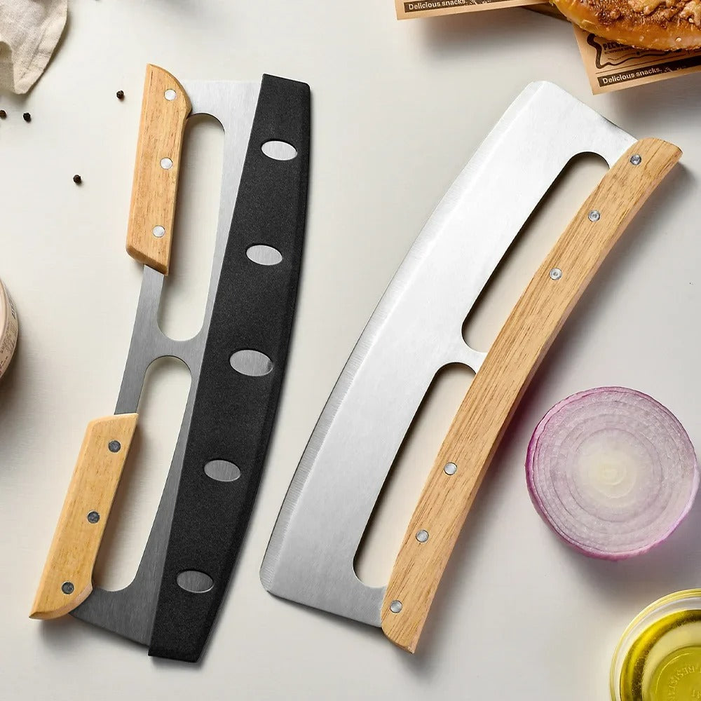 "Eleganter Pizzaschneider mit 35 cm gebogener Edelstahlklinge und ergonomischem Holzgriff, perfekt für präzise Schnitte."