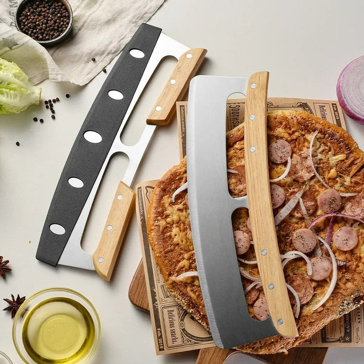 "Eleganter Pizzaschneider mit 35 cm gebogener Edelstahlklinge und ergonomischem Holzgriff, perfekt für präzise Schnitte."