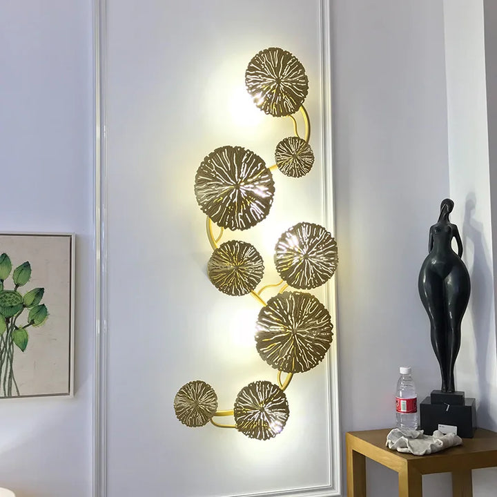 Eleganter Vintage-Wandleuchter in Kupfer-Goldtönen, mit Lotusblatt-Design, gefertigt aus Hardware und Edelstahl.