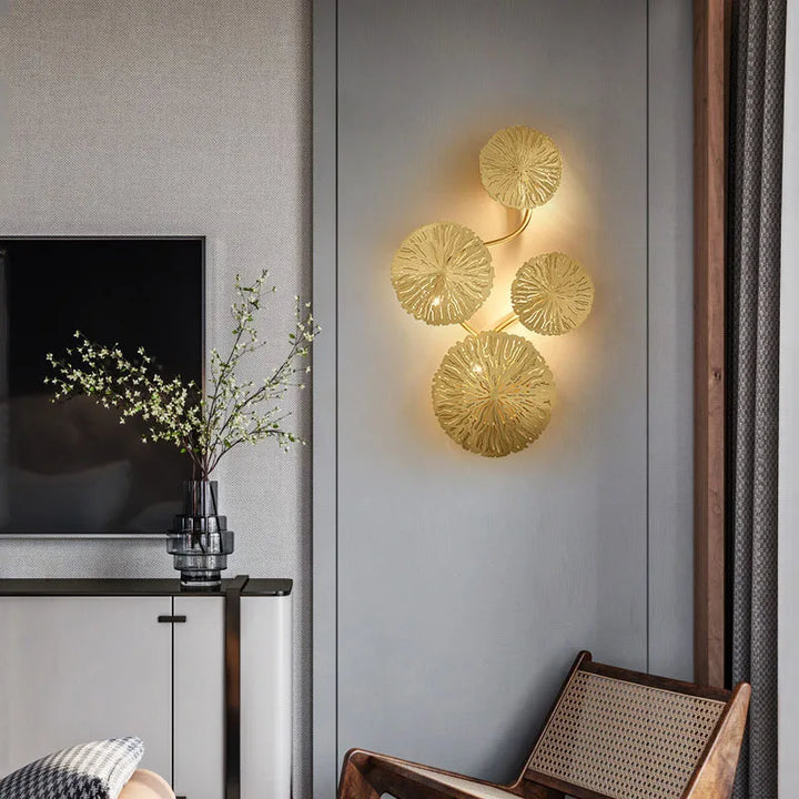 Eleganter Vintage-Wandleuchter in Kupfer-Goldtönen, mit Lotusblatt-Design, gefertigt aus Hardware und Edelstahl.