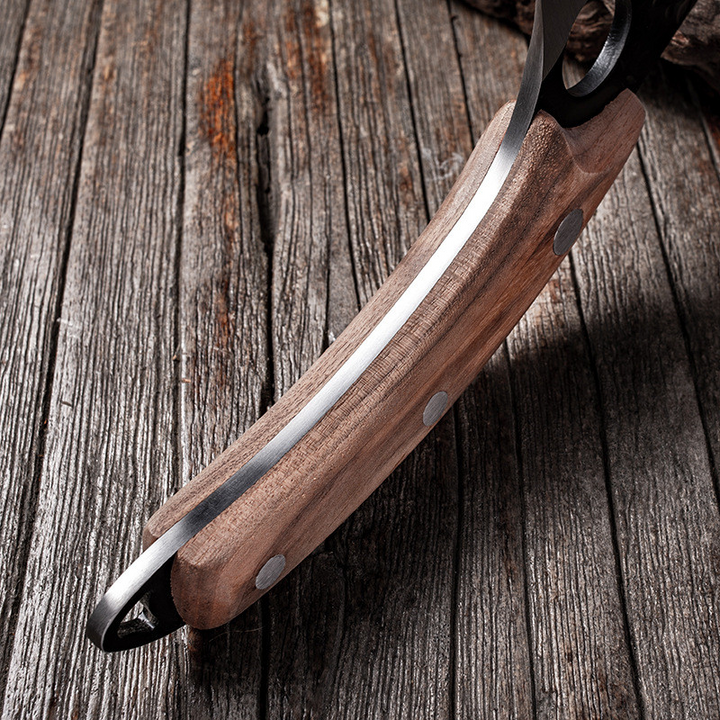 "Elegantes japanisches Küchenmesser mit scharfer Klinge und rutschfestem Holzgriff, ideal für Präzisionsschnitte."
