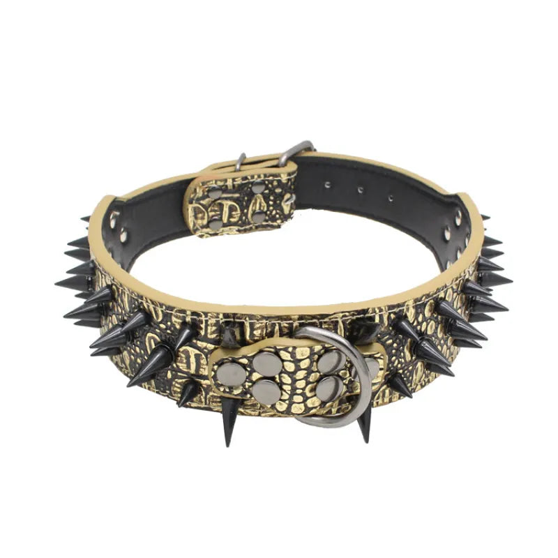 "Elegantes, verstellbares Hundehalsband mit auffälligen Goldnieten, ideal für große Hunde, robust und stilvoll."