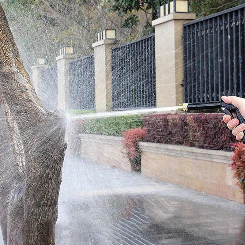 Ergonomische Hochdruck-Wasserpistole aus ABS und Aluminium, kompatibel mit Gartenschläuchen, ideal für vielseitige Reinigung.