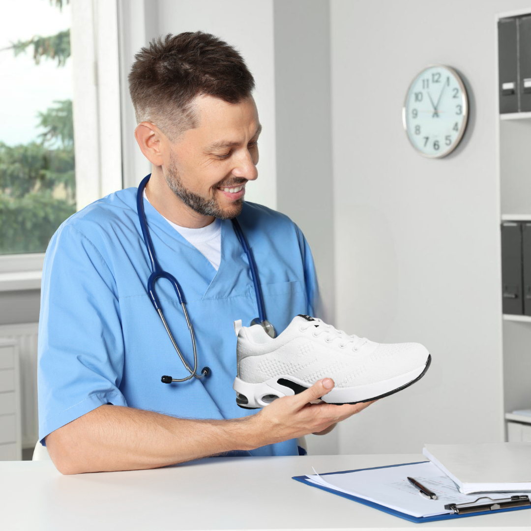 Ergonomische OrthoCare Schuhe, graues Design, mit flexibler Sohle und atmungsaktivem Material, für Komfort und Fußgesundheit.