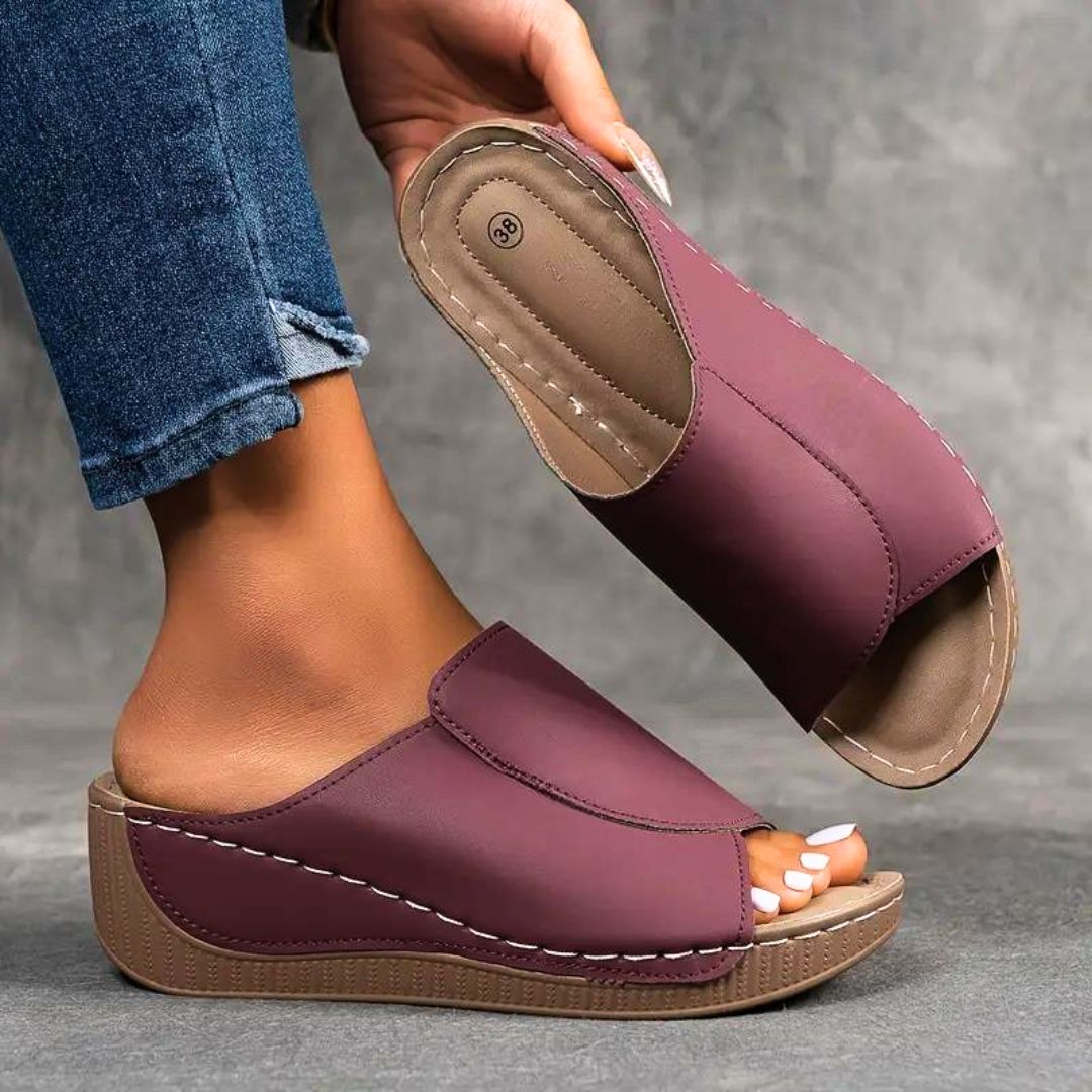 Ergonomische, rutschfeste Sandalen in beige, die Komfort und Stil vereinen, ideal für jede Fußform und jeden Anlass.