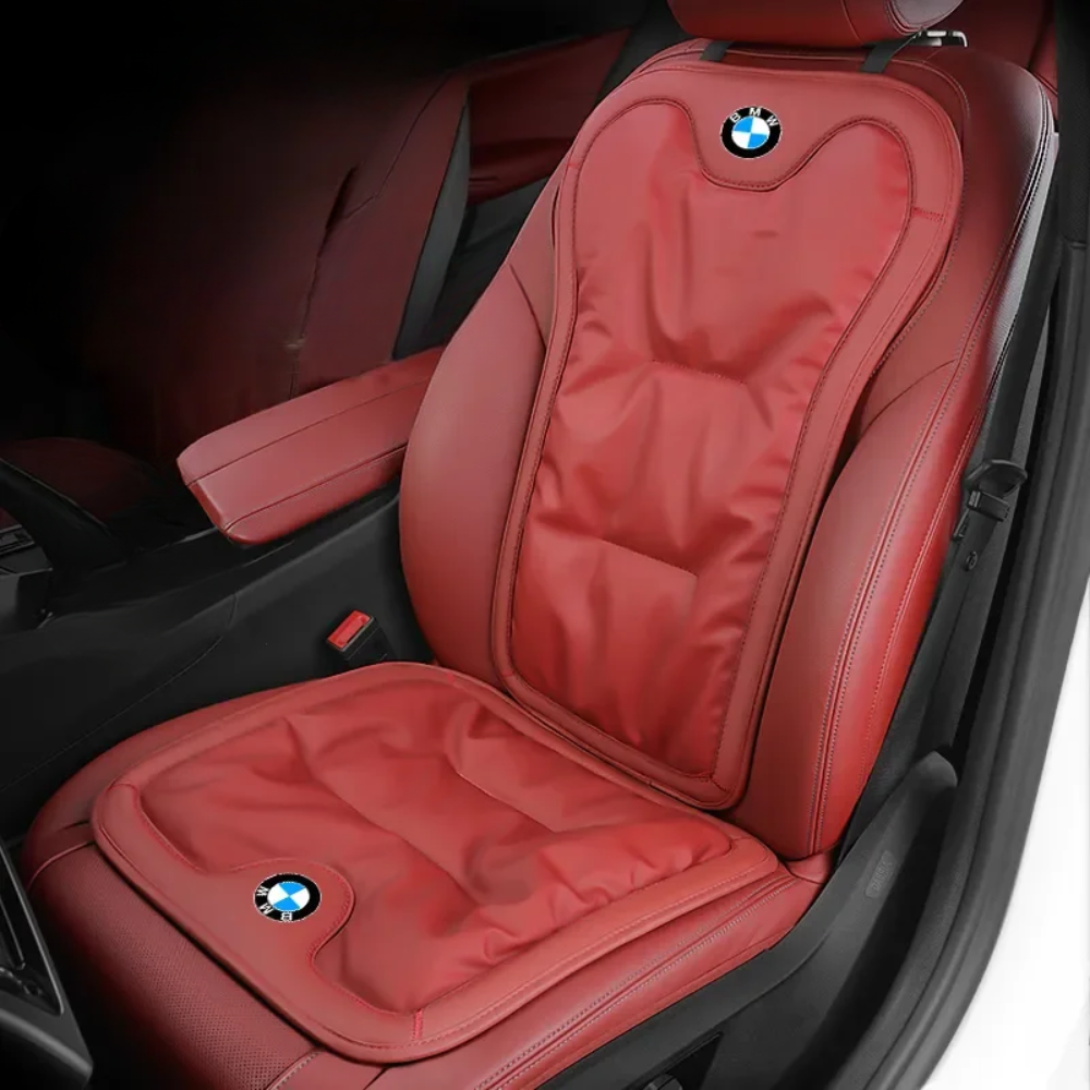 "Ergonomisches Autositzkissen auf Autositzen, beiges Material für optimale Rückenunterstützung, ergonomisch geformt."