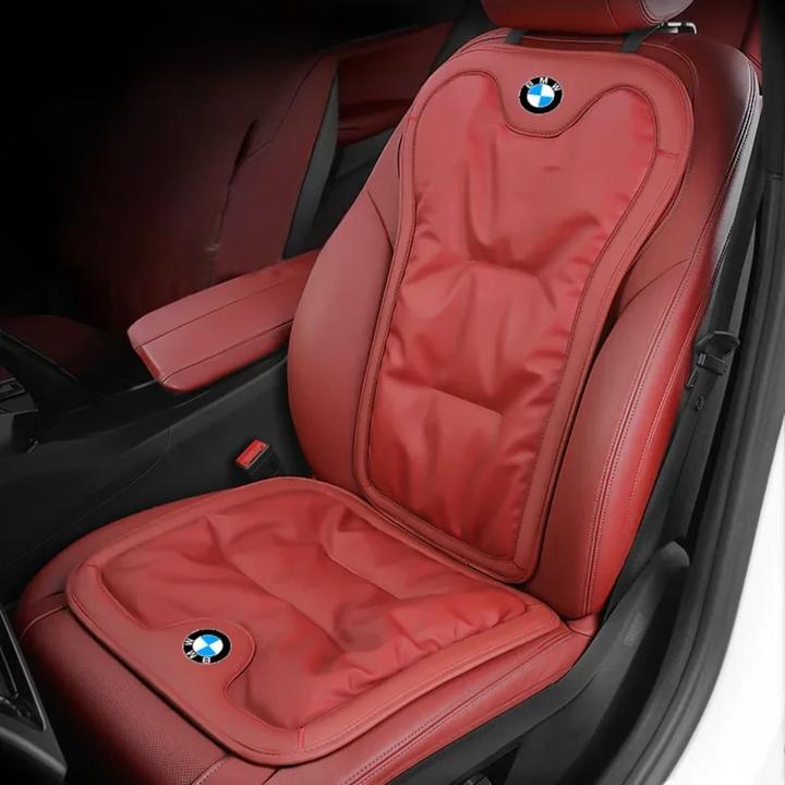 "Ergonomisches Autositzkissen auf Autositzen, beiges Material für optimale Rückenunterstützung, ergonomisch geformt."