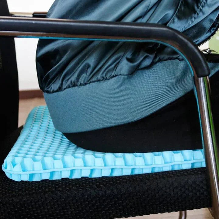 Ergonomisches Gel-Sitzkissen mit rutschfester Unterseite, atmungsaktivem Material, ideal für Büro- und Autositze.