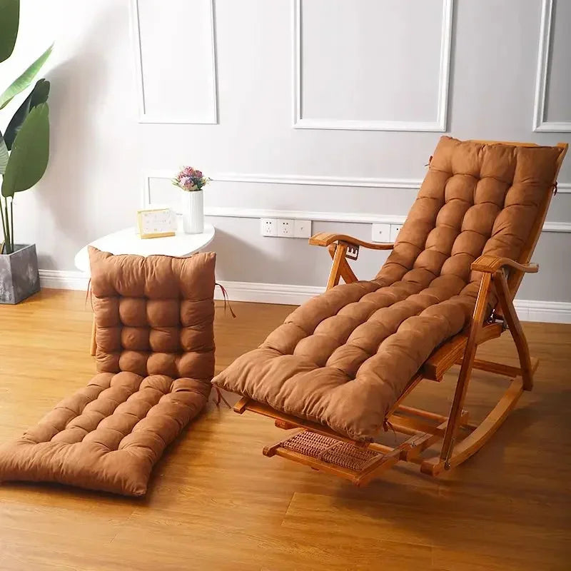 "Ergonomisches RelaxRite Schaukelstuhl-Kissen in Rot für Komfort und Stil in jeder Umgebung, passend für Innen und Außen."