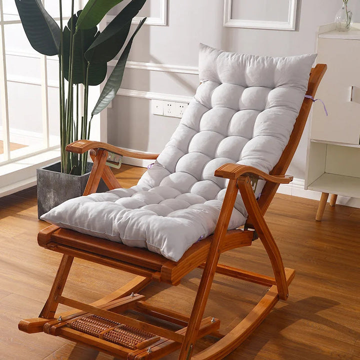 "Ergonomisches RelaxRite Schaukelstuhl-Kissen in Rot für Komfort und Stil in jeder Umgebung, passend für Innen und Außen."