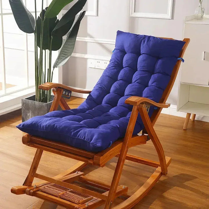 "Ergonomisches RelaxRite Schaukelstuhl-Kissen in Rot für Komfort und Stil in jeder Umgebung, passend für Innen und Außen."