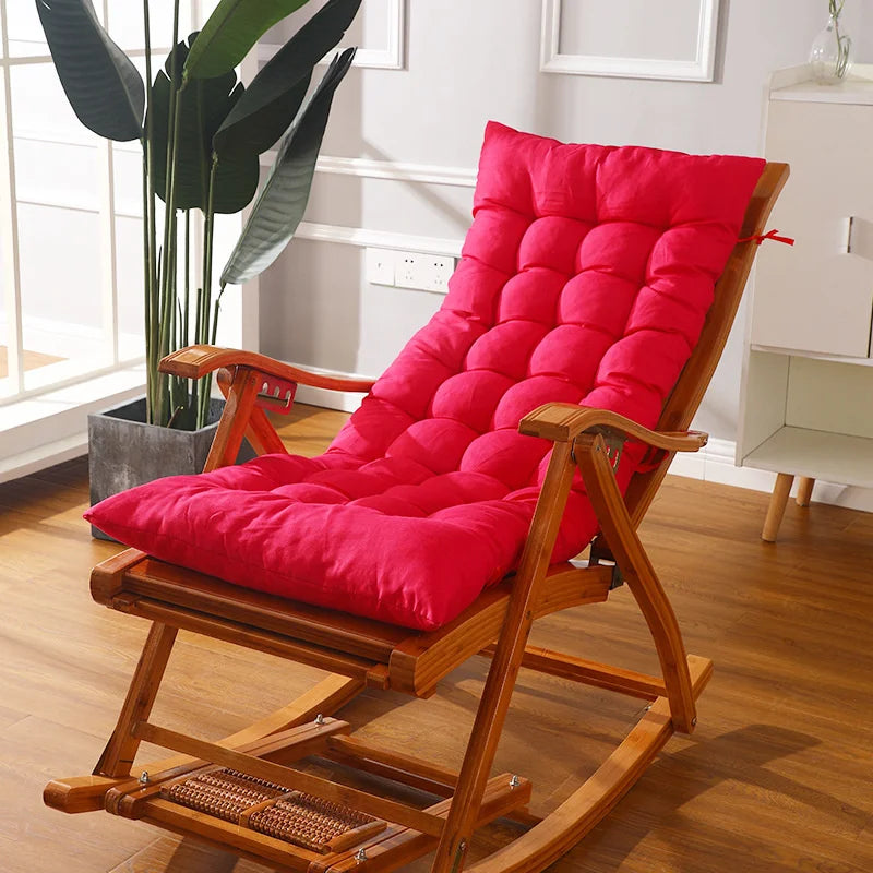 "Ergonomisches RelaxRite Schaukelstuhl-Kissen in Rot für Komfort und Stil in jeder Umgebung, passend für Innen und Außen."