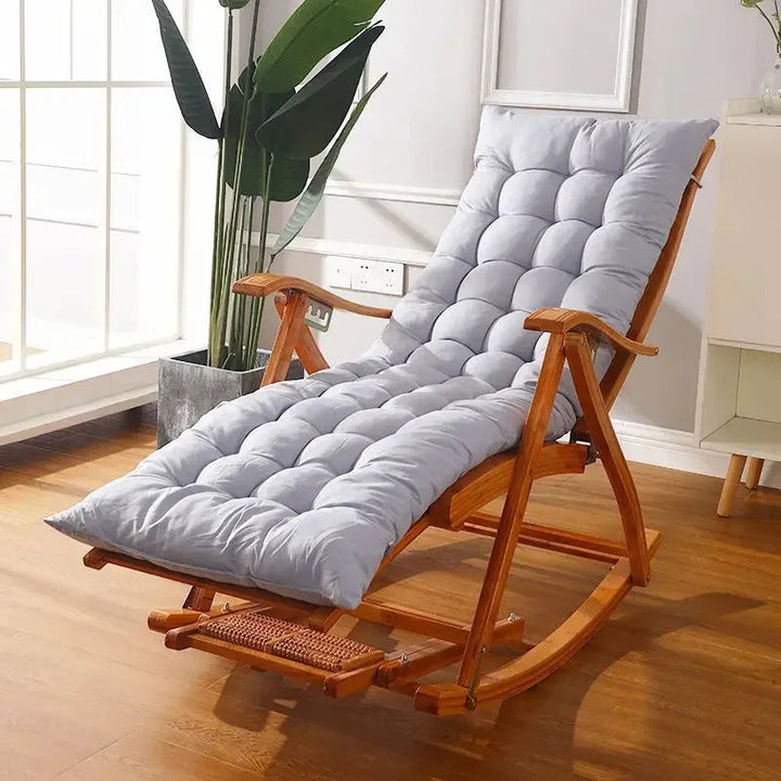 "Ergonomisches RelaxRite Schaukelstuhl-Kissen in Rot für Komfort und Stil in jeder Umgebung, passend für Innen und Außen."