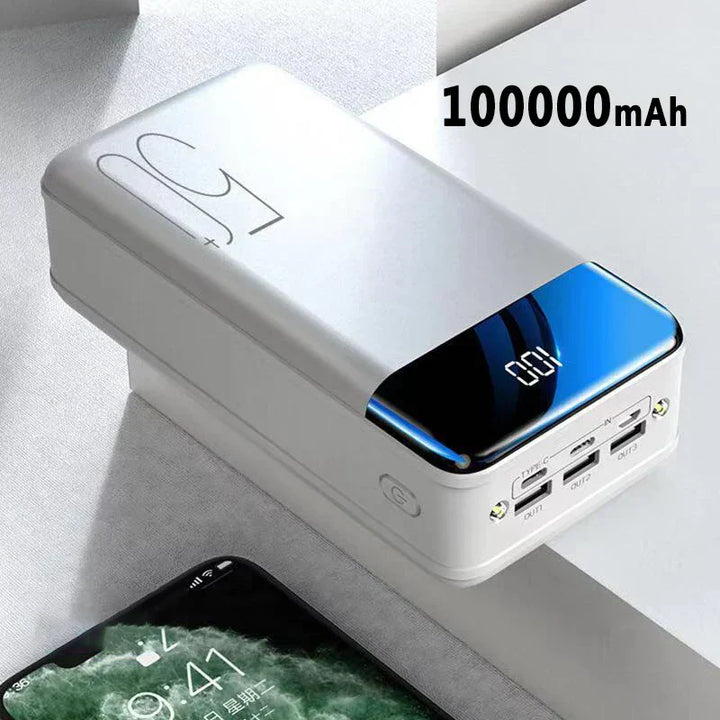 Externe 100.000mAh Powerbank, großes weißes Rechteck, schnelles Laden für Mobilgeräte, tragbar und kompakt.