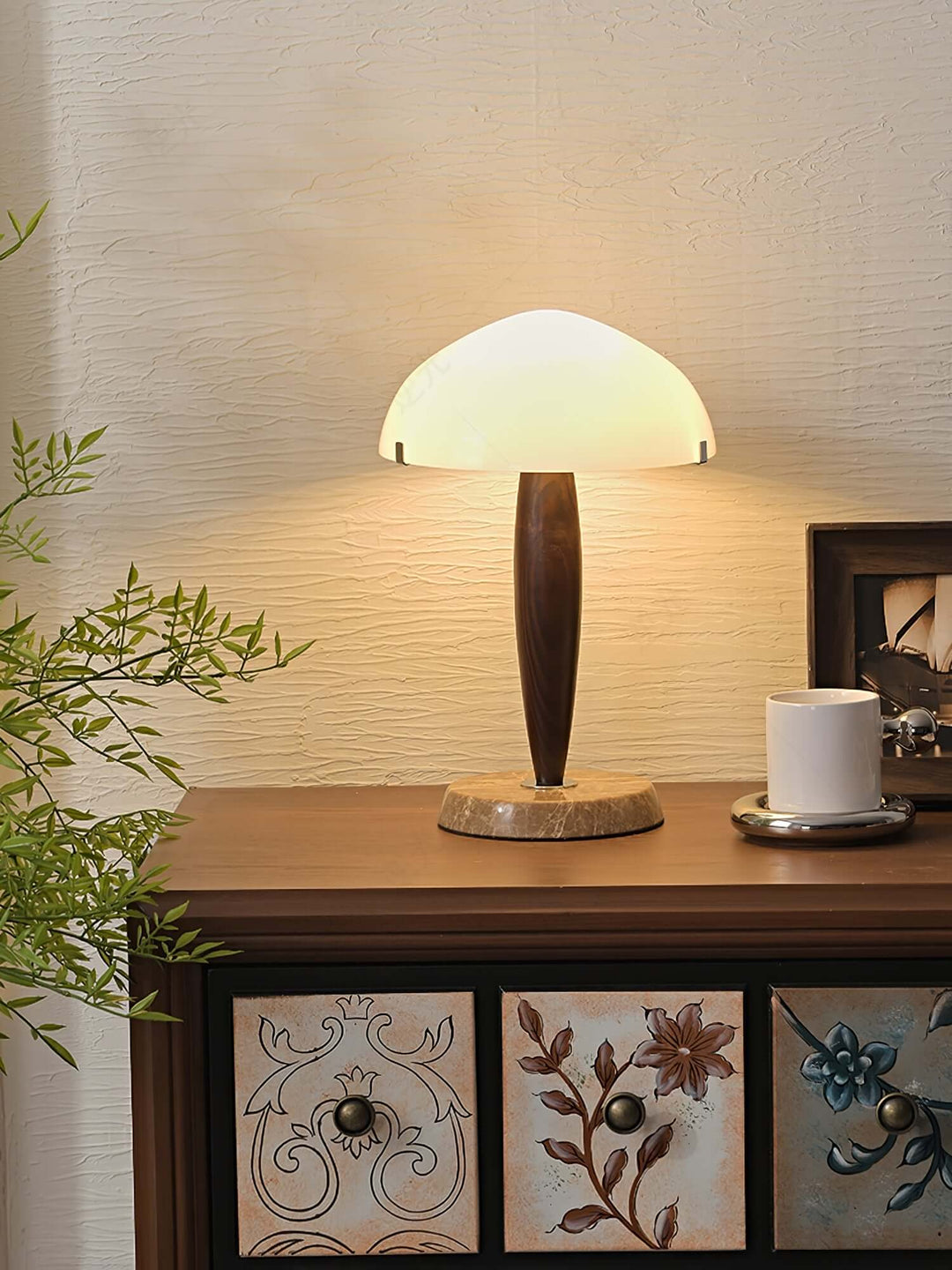 Lampe de table design avec base en noyer