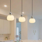 Paralume in plastica cromata e bianca