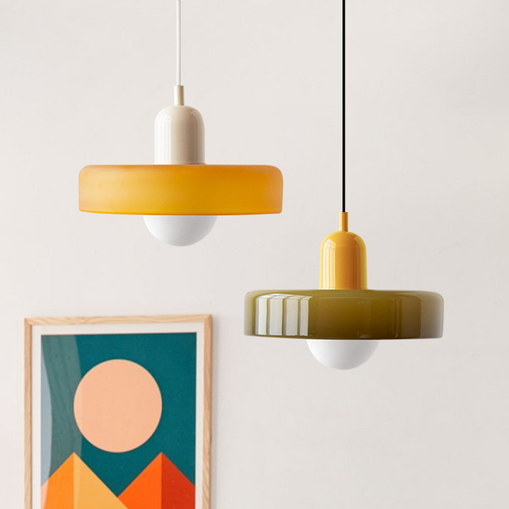 Farbenfrohe Glas-Pendelleuchte im Bauhausstil, handgefertigt, rund, mit lebhaften Farben Grün, Weiß, Gelb, Leuchtend Grün.